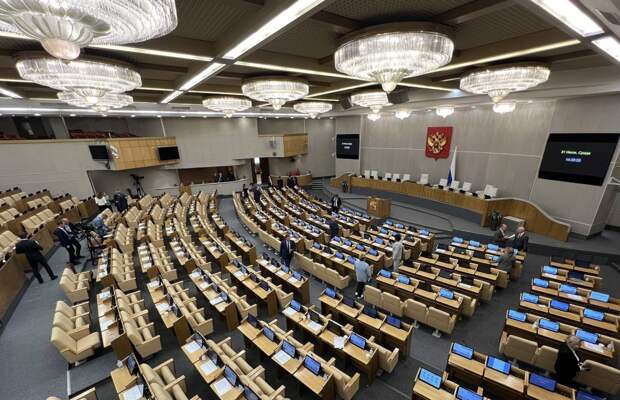 Нилов объяснил, как переработали законопроект о защите от сталкинга