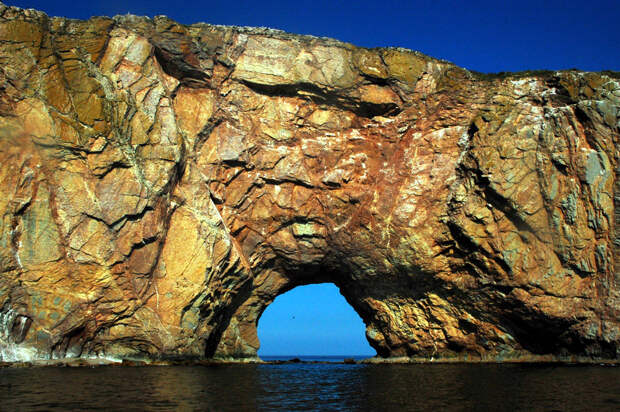 Утес Персе Канада. Создано самой природой. Невероятные природные арки. Фото с сайта NewPix.ru