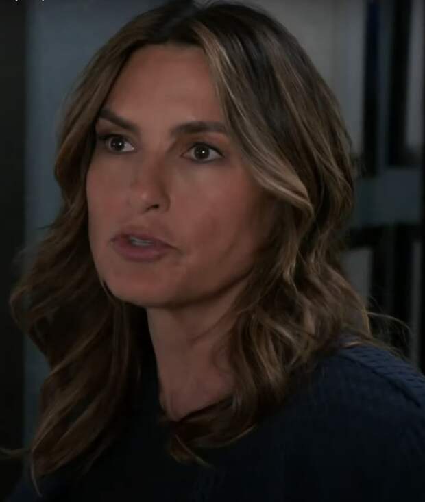 Benson standing in the hallway at the squad room talking to someone on Law & Order: SVU Season 26 Episode 5