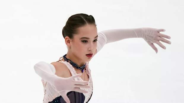 Акатьева выступает в «Ледниковом периоде» с травмой