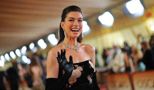 Актрису Хэтэуэй обвинили в новой пластической операции после выхода на «Оскаре»