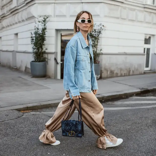 С чем стильно носить джинсовку осенью: 20+ модных комбинаций