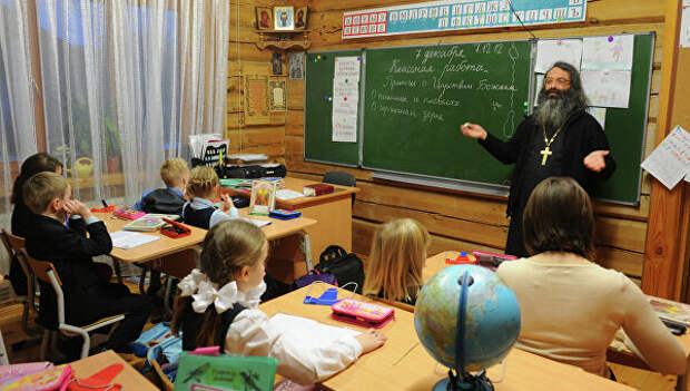 Протоиерей Димитрий Смирнов предложил обучать детей церковнославянскому языку вместо английского  