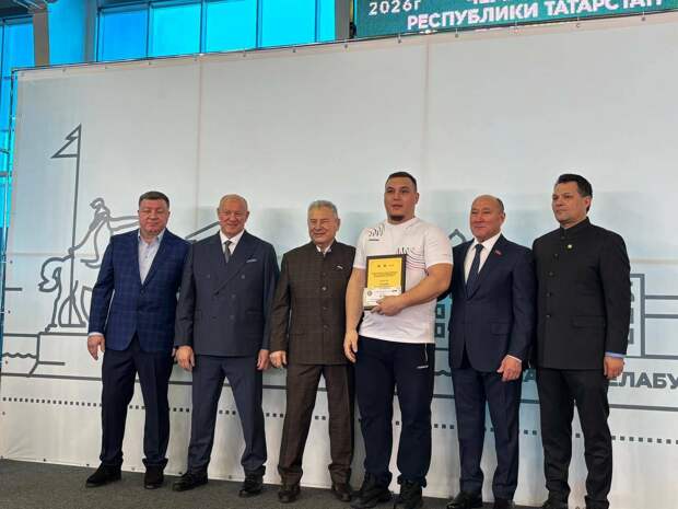 Көрәш буенча Татарстан чемпионатында елга нәтиҗәләр ясадылар һәм җиңүчеләрне бүләкләделәр