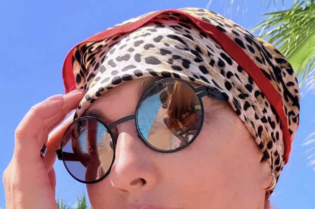 Ведущая Лера Кудрявцева выложила фото в купальнике с декольте