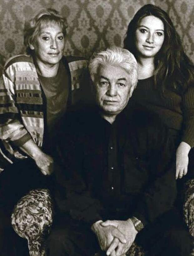 Владимир Войнович со второй женой Ириной и дочерью Ольгой. / Фото: www.story.ru