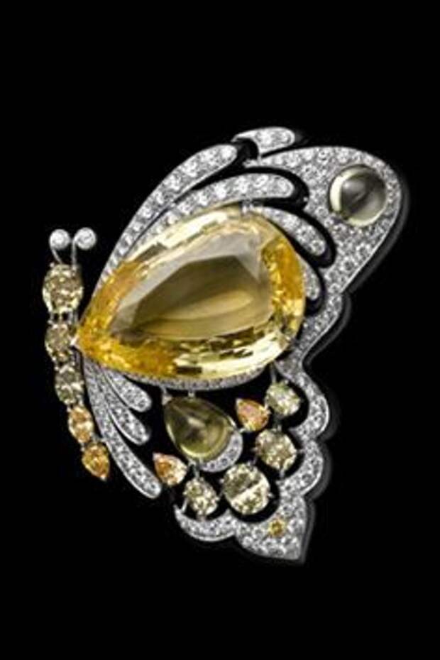 Cartier Butterfly Brooch, Solar Landscape – Bracelet / Brooch – white gold, yellow gold, one 42.77-carat pear-shaped yellow sapphire, yellow sapphires, colored diamonds, black lacquer, brilliants. Butterfly can be detached and worn as a brooch.