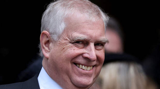 «Цирк уродов»: Захарова о скандале с бывшим принцем Эндрю