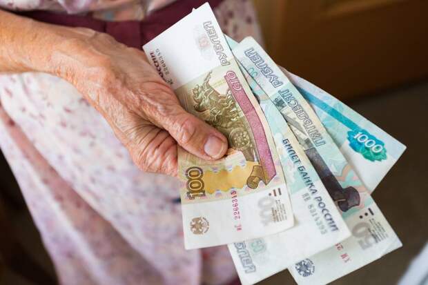 С 1 мая в РФ повысят соцвыплаты: какую прибавку получат пенсионеры, льготники и семьи с детьми