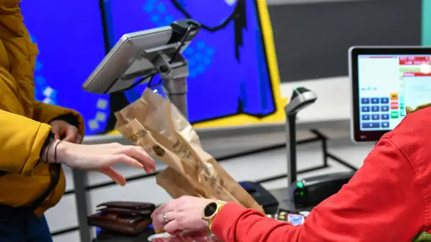 ЦБ поддерживает увеличение лимита суммы покупок по карте без ПИН-кода