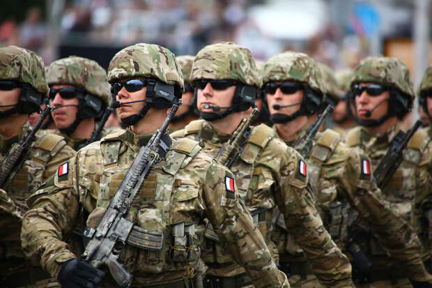 Томчик: жителям Польши разослали 4 млн брошюр с инструкциями на случай войны