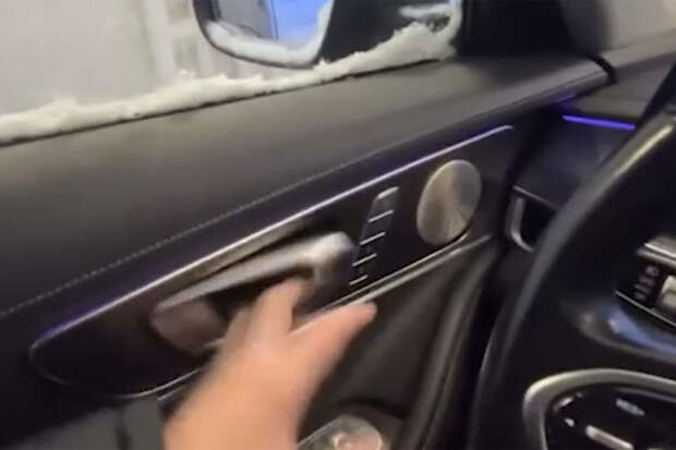 SHOT: в Chery Tiggo найдена неисправность, блокирующая водителя в салоне