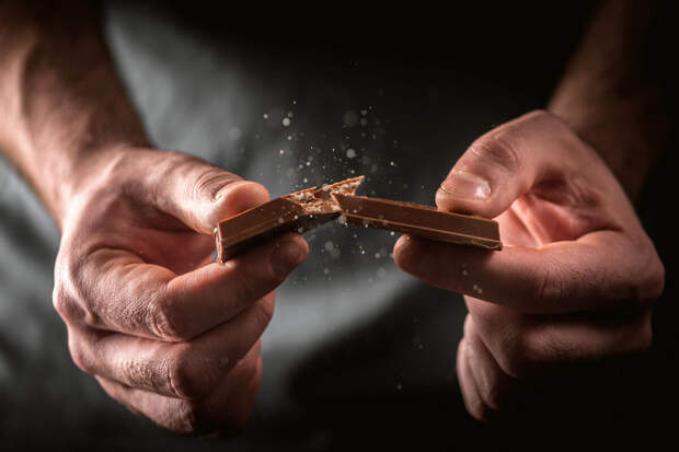 В Кузбассе мужчина получил срок в колонии строгого режима из-за шоколадок