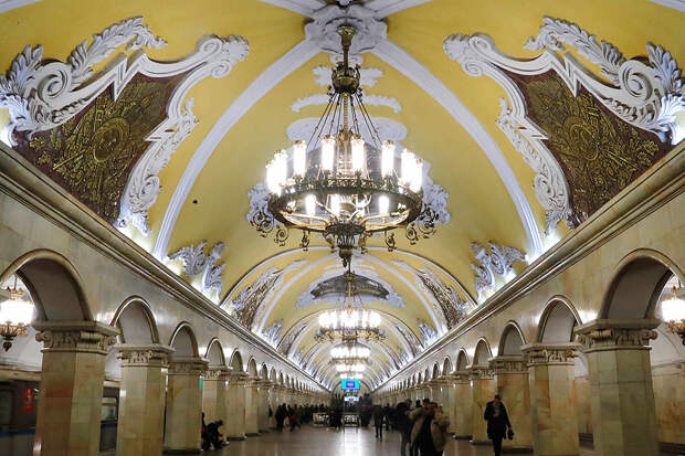 Самые красивые люстры московского метро (ФОТО)