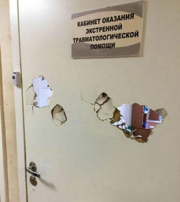 «Доктор, помогите, у меня перелом ноги... А теперь еще и руки!» | Фото: uCrazy.ru.