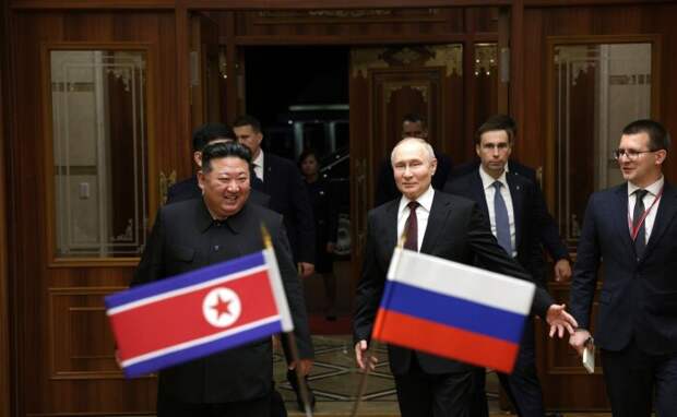 Лидеры РФ и КНДР рады встрече. Фото: сайт президента России 