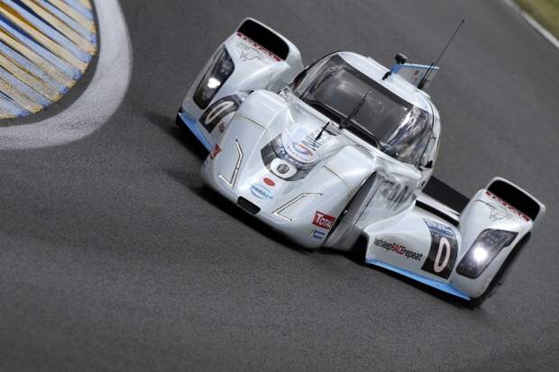 Спорткар Nissan ZEOD RC с электрическим двигателем во время гонки Le Mans во Франции, 2014 год