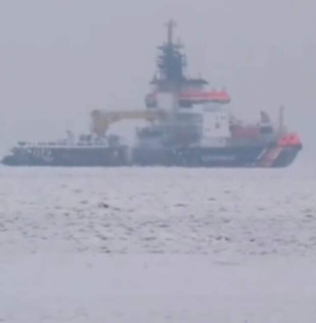 Немцы, что с ледоколом? Застрял