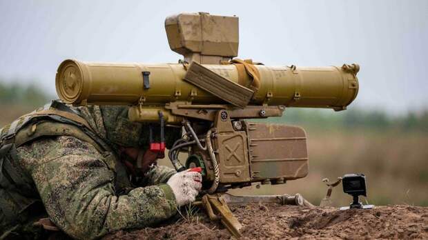 Кадры уничтожения украинского танка бойцами ЗВО на Сватовском направлении появились в Сети