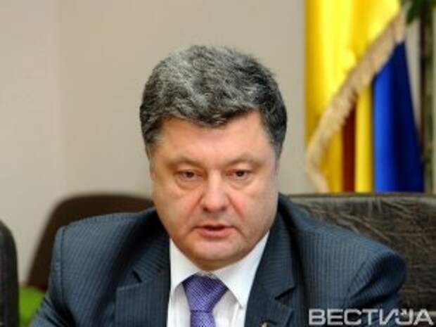 Порошенко поднял государственный флаг Порошенко поднял государственный флаг