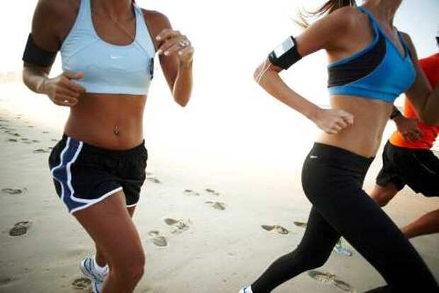 Правильная техника бега для начинающих. Когда лучше бегать утром или вечером. Правильный бег. Правильная техника бега для начинающих. Мотивация на бег по утрам.