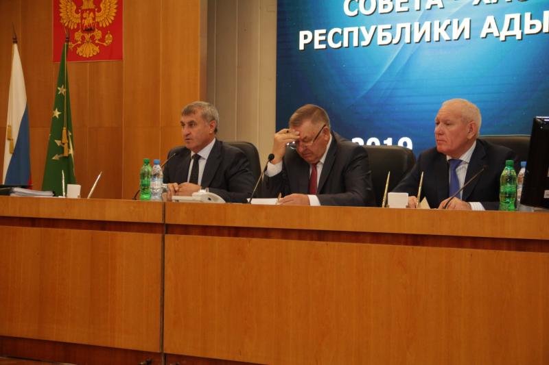Депутаты Адыгеи предлагают увеличить штрафы за амброзию на полях в несколько раз