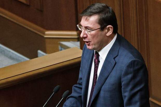 Луценко призвал ввести против РФ санкции на время военного положения