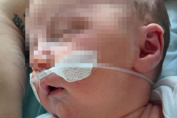 Daily Mail: британка случайно кормила новорожденного сына смесью с токсинами
