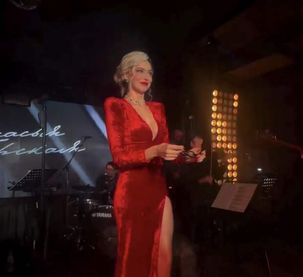 ОСН: на празднование Нового 2026 года нужно одеться в алые и золотые цвета