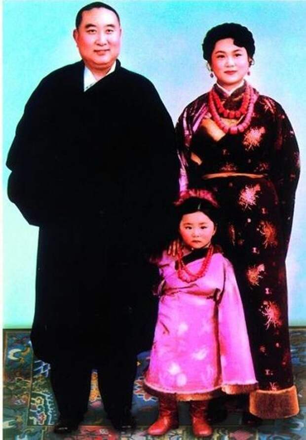 Панчен-лама 10 с женой и дочерью фото