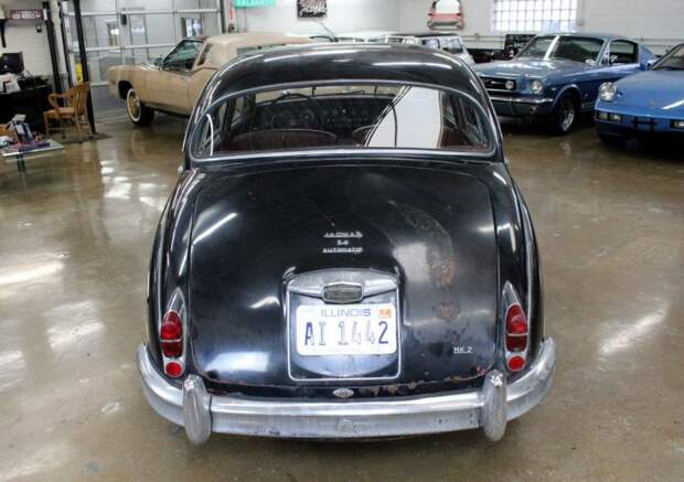 Новый хозяин дома обнаружил в сарае уникальный Jaguar Mk II 1960 года выпуска