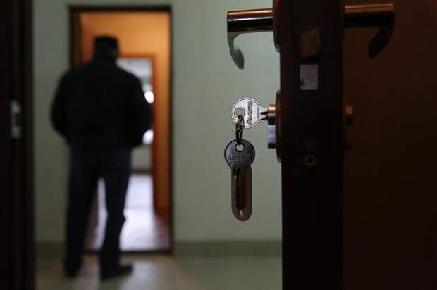 Соцработницу задержали по делу о хищении недвижимости 85-летнего мужчины