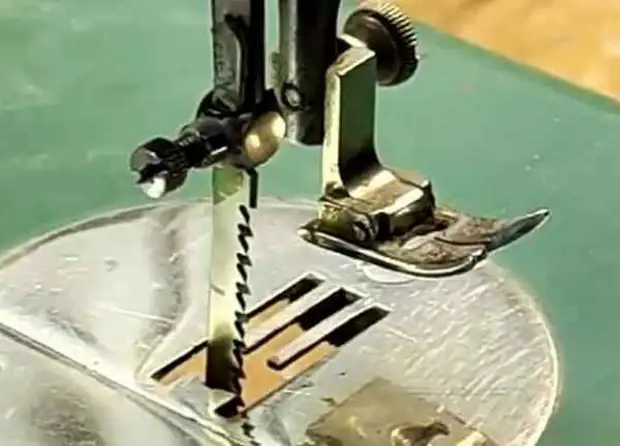 Подольск 142. Кожаный ремень на швейную машинку с электроприводом. Видео №77.