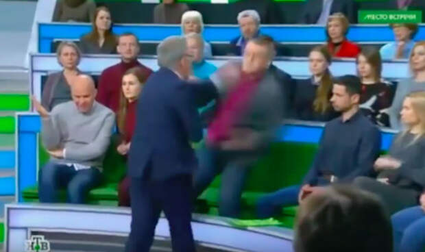 Ведущий НТВ подрался с украинским экспертом во время эфира 