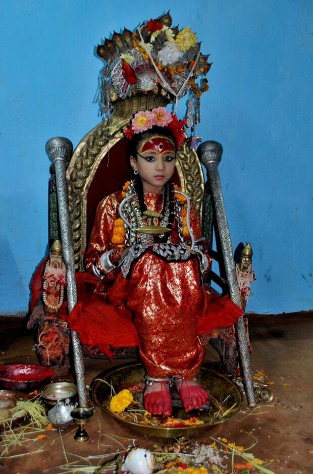 Кумари - живая богиня в Непале. фото