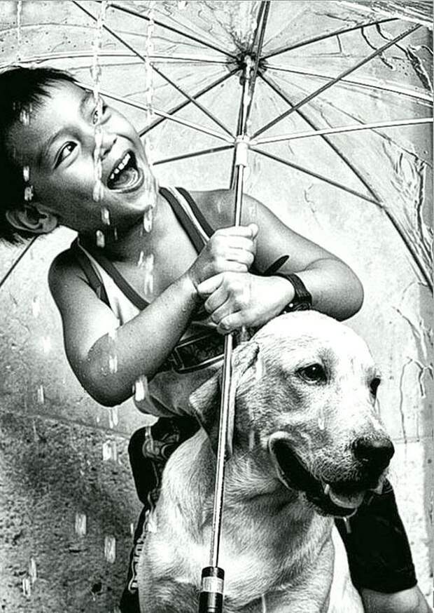 Вдвоём под зонтом Весь Мир, история, черно-белые фотографии