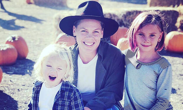 Пинк раскрыла подробности лечения от коронавируса: "Моему трехлетнему сыну было очень-очень плохо"