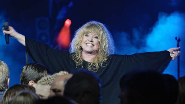 «Ненависть к русскому человеку»: профессор высказался о работе Пугачевой на США