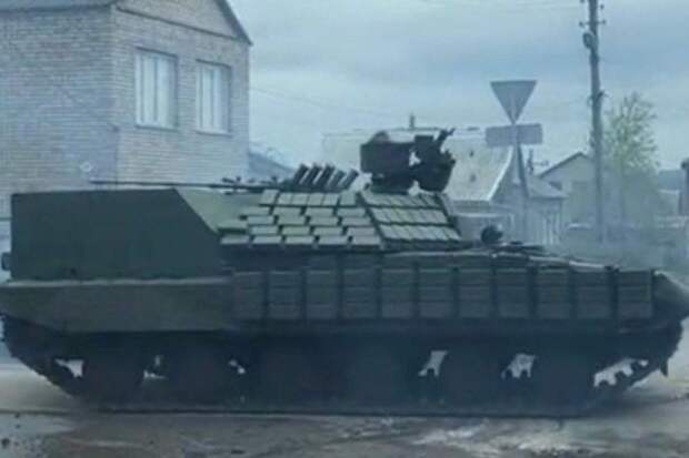 Подбит необычный украинский тяжелый БТР на базе Т-64