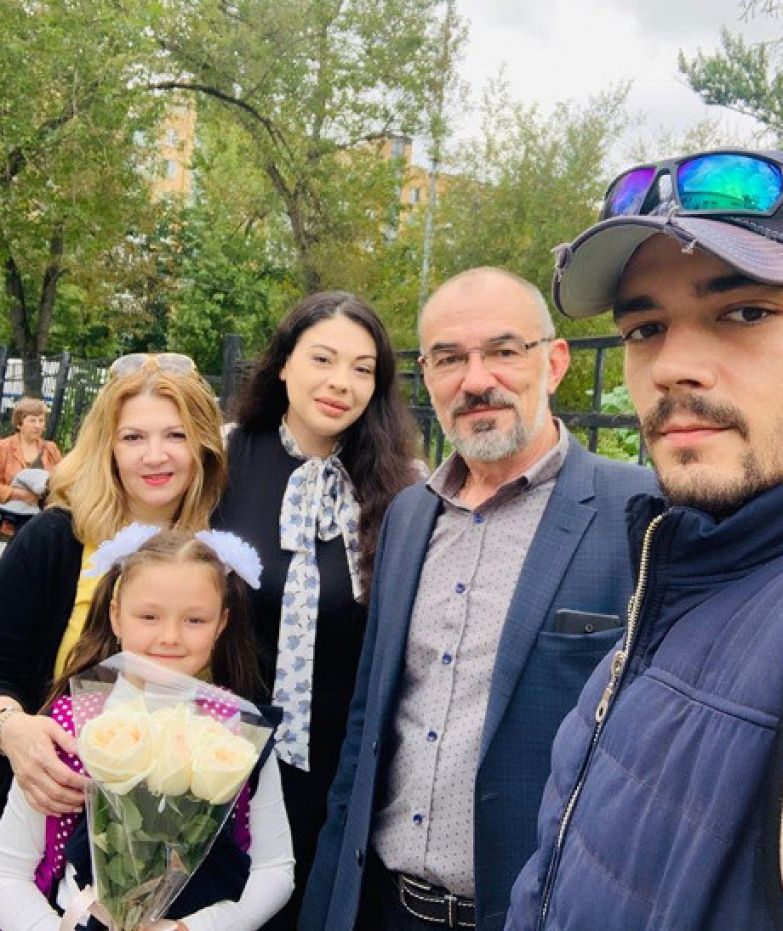 Дочь Инны Воловичевой с родителями и бабушкой с дедушкой Дочь Инны Воловичевой с родителями и бабушкой с дедушкой