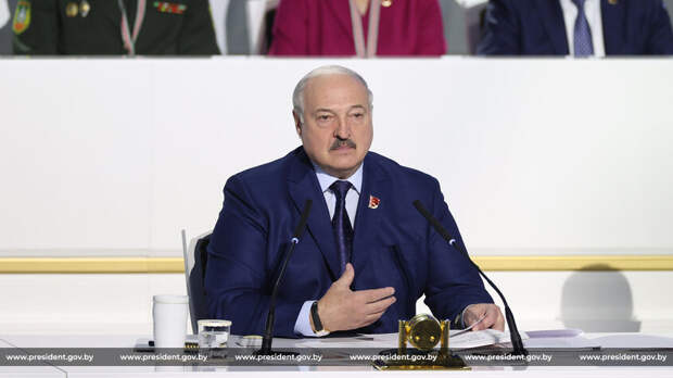 Лукашенко предупредил беглых: "Вы сильно вредите своим родственникам"