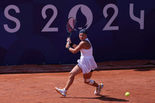 Шнайдер обыграла Бузас Манейро и вышла в третий круг турнира в Мадриде