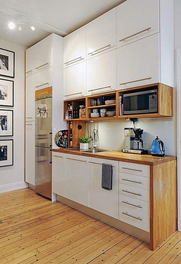 Отличный встроенный шкаф, что станет просто хорошим решением для декорирования кухни.