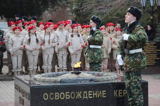 керчь митинг юнармия.jpg