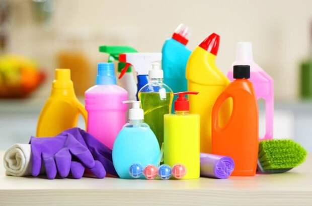Чистящие средства ускорят уборку ванной и кухни. /Фото: aif.ru
