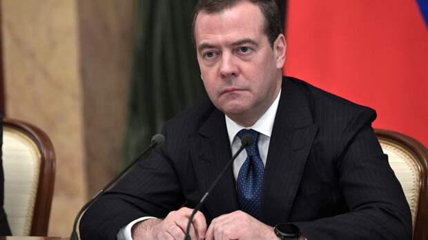 Оставайтесь дома и получайте удовольствие: Медведев рассказал, чем заняться на самоизоляции