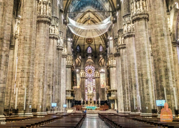 Священный Гвоздь хранится под куполом над алтарем (Cattedrale di Santa Maria Nascente, Италия). | Фото: amazing-life.forum2x2.ru.