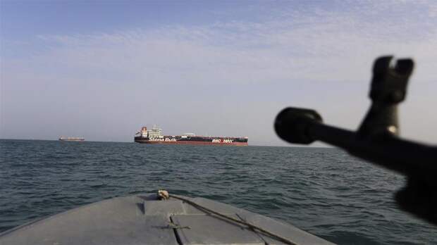 КСИР сообщил о захвате двух огромных контейнеровозов в Ормузском проливе (ФОТО)