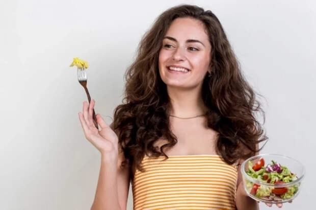 Диетолог Мизинова рассказала, сколько раз нужно пережевывать пищу