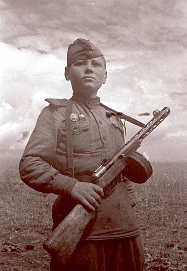 Сын полка.  Апрель 1942 г. 1-й Белорусский фронт